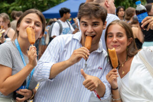 Photo of students eating corndogs at Fallfest 2023.